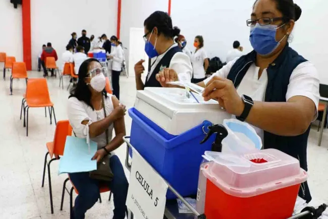 Vacuna contra covid, regalo adelantado del día del maestro en Hidalgo