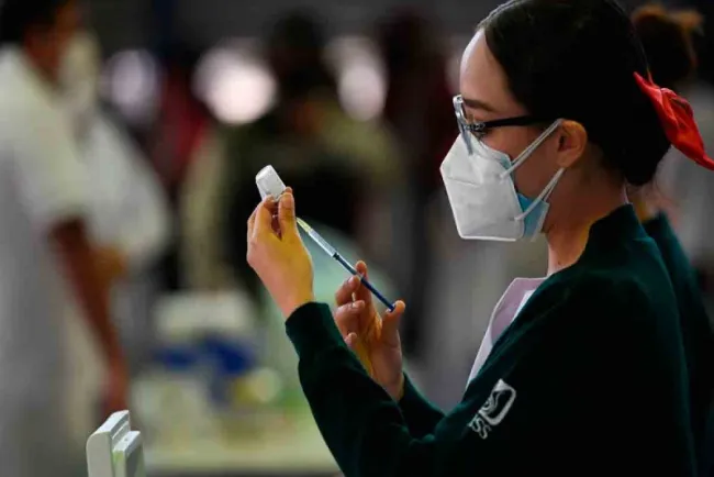 Enfermeros del IMSS, columna vertebral en atención a la pandemia: Zoé Robledo