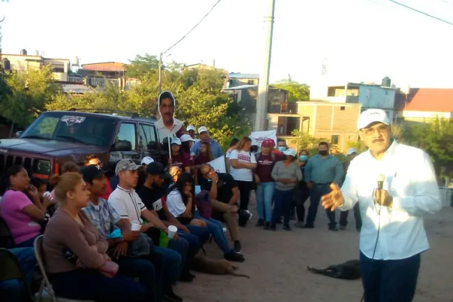 Apoyan a Gim Nogales vecinos de Los Encinos