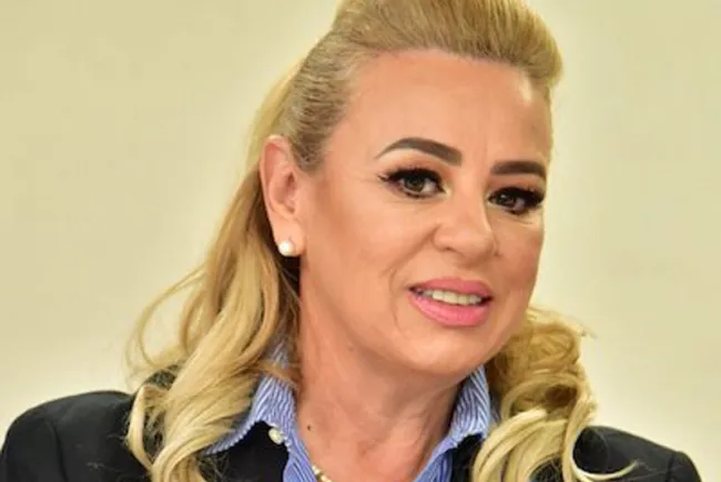 Presenta María Isabel Batriz denuncia ante la FGJE