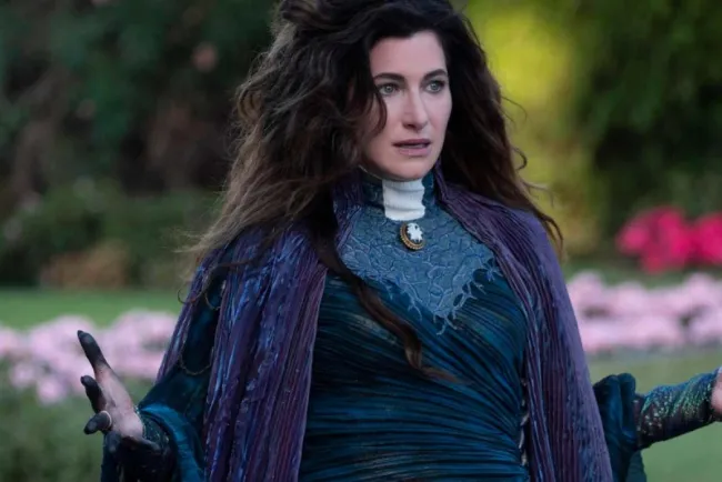 Kathryn Hahn se une a Daniel Craig para secuela de 'Knives Out'