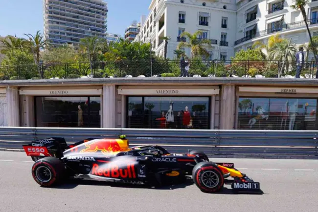 ‘Checo’ Pérez desciende en Mónaco