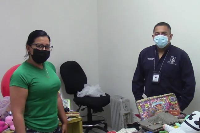 Donan regalos por Día del Estudiante