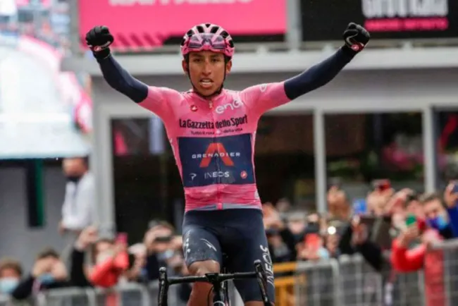 Egan Bernal da golpe de autoridad en el Giro de Italia