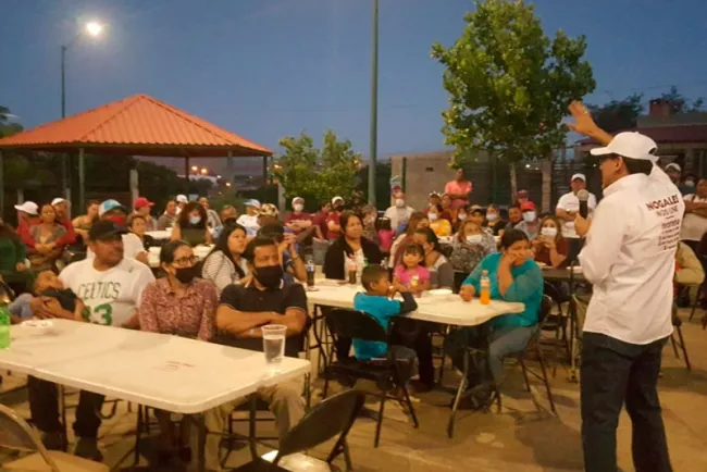 Firma Juan Gim Nogales Compromisos en colonias