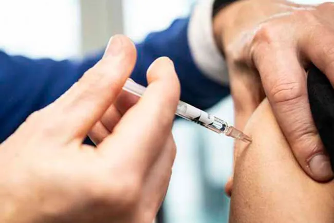 Anuncian vacunación de 50 a 59 años