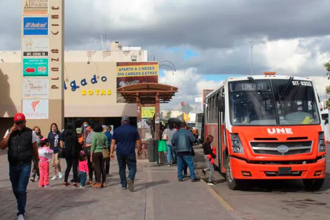 Reconoce UUH a choferes del transporte público