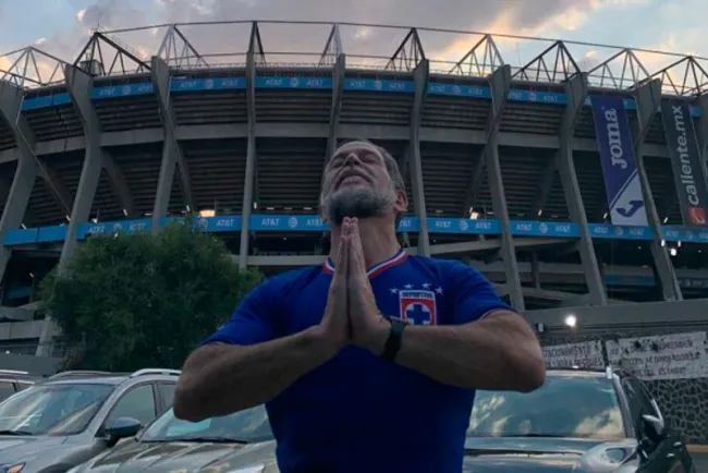 Eufórica celebración de Javier Alarcón por la coronación de Cruz Azul