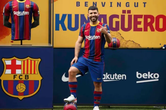 Barcelona presenta al ‘Kun’ Agüero en el Camp Nou