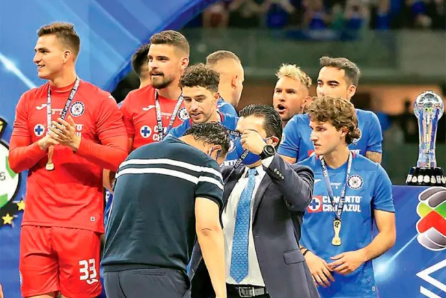Y así pasaron todos ellos: 273 jugadores y 17 técnicos