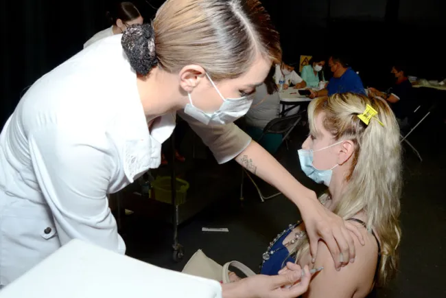 Avanza aplicación de vacunas