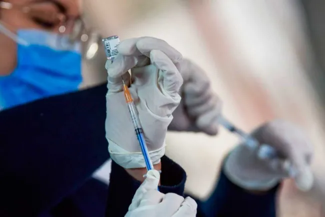 Si en EU te vacunaste, ¿en México puedes adquirir la segunda dosis?