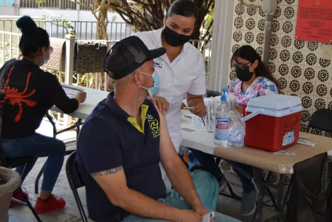 Aprovechan remanentes de vacunas