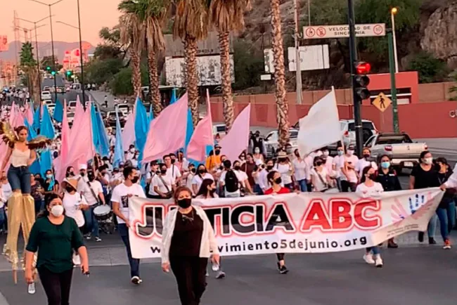 Claman justicia padres de familia