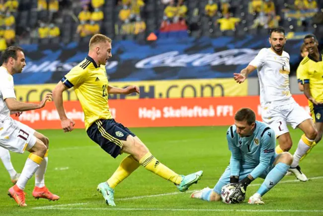 Kulusevski, positivo a covid; no jugará contra España