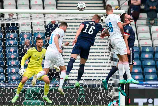 Patrik Schick le da tres puntos a República Checa