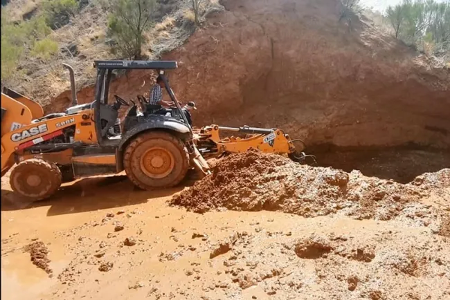 Reparan línea de agua en Pueblitos