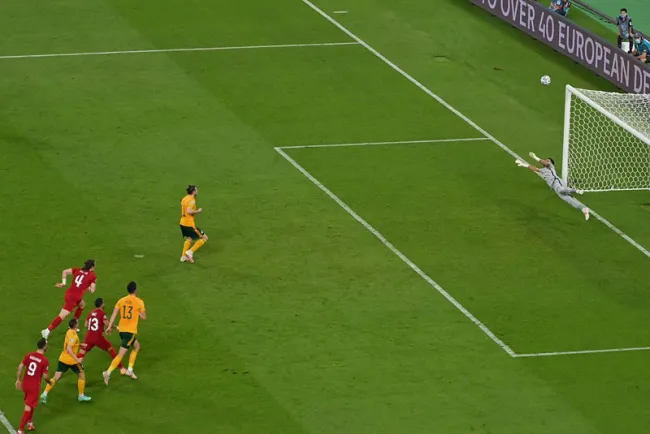 Gales se impone; Bale ‘vuela’ un penal