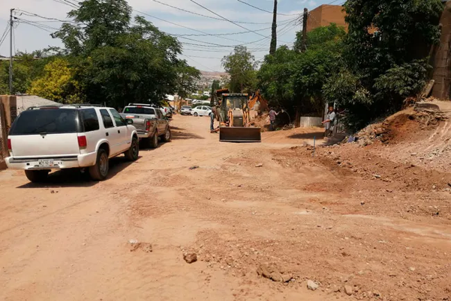 Dan banderazo a obra de pavimentación