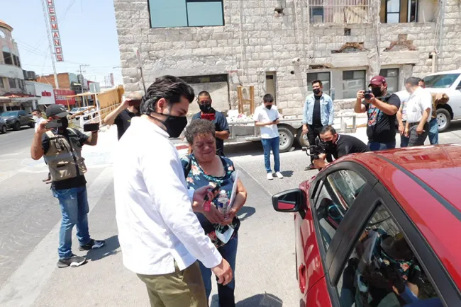 Recibe llaves de auto del año