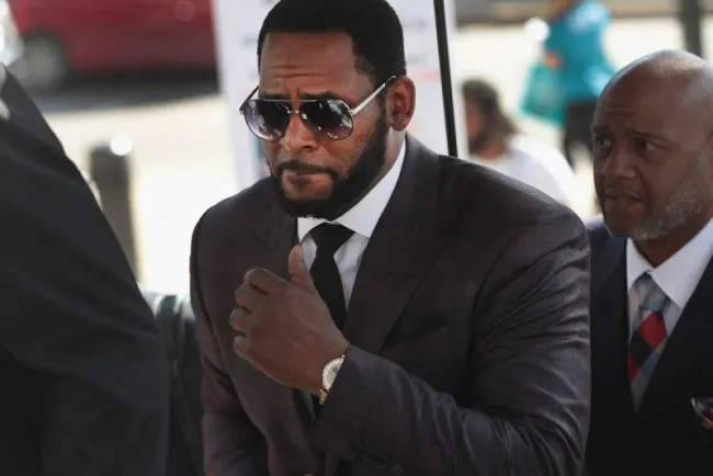 Transfieren a R. Kelly a prisión en NY previo a juicio por delitos sexuales