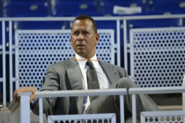 ¿Alex Rodríguez se mudará cerca de Jennifer López para vigilarla?