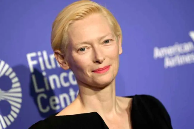 Tilda Swinton da vida al vestuario de Pasolini en un espectáculo en Roma