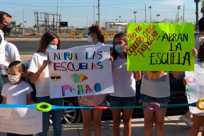 Piden reapertura de escuelas