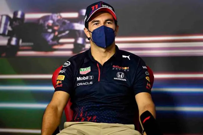 'Checo' Pérez acepta un error en la parada de pits