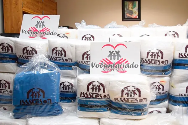Dona toallas y batas Voluntariado Isssteson