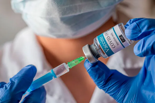 Inicia viernes vacunación a personas de 18 a 39 años