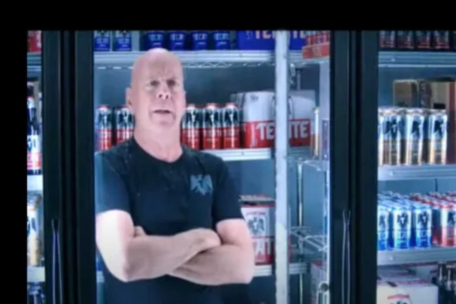 ‘El Guardián del Sabor’: Bruce Willis estelariza la nueva campaña para Tecate