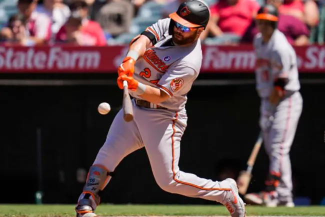 Ramón Urías aprovecha oportunidad con los Orioles