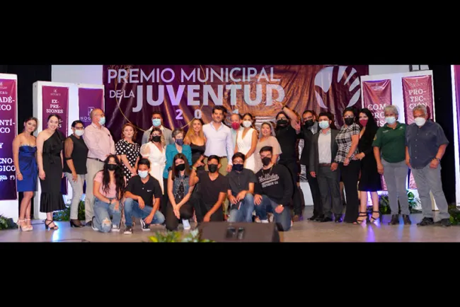 Entregan Premio Municipal de la Juventud