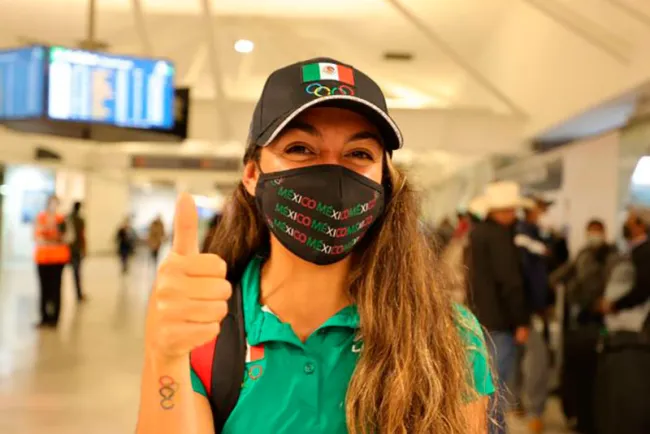 Viajan primeros deportistas mexicanos a Tokio