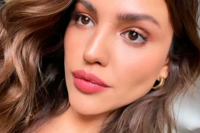 Eiza González presume a su nuevo novio y le deja mensaje romántico