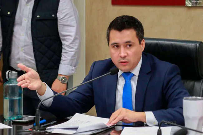 “Traba Morena iniciativa de matrimonios igualitarios”