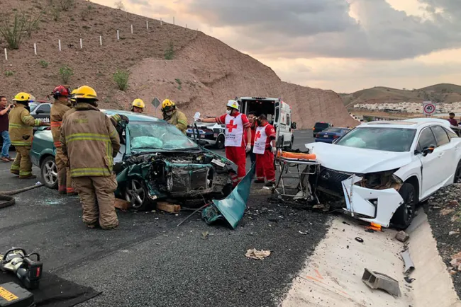 Chocan de frente en accidente