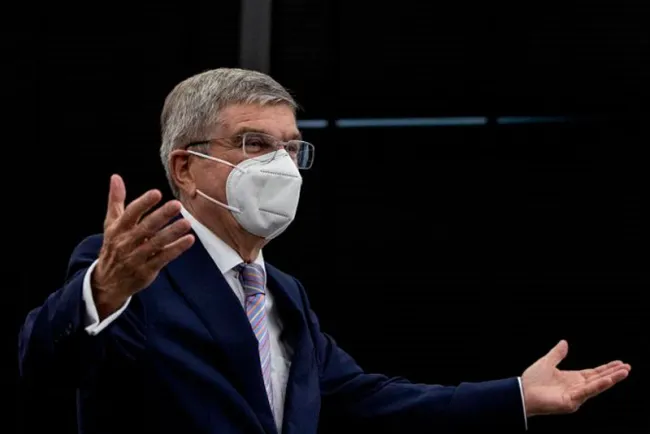 Resbalón de Bach: llama ‘chinos’ a los japoneses