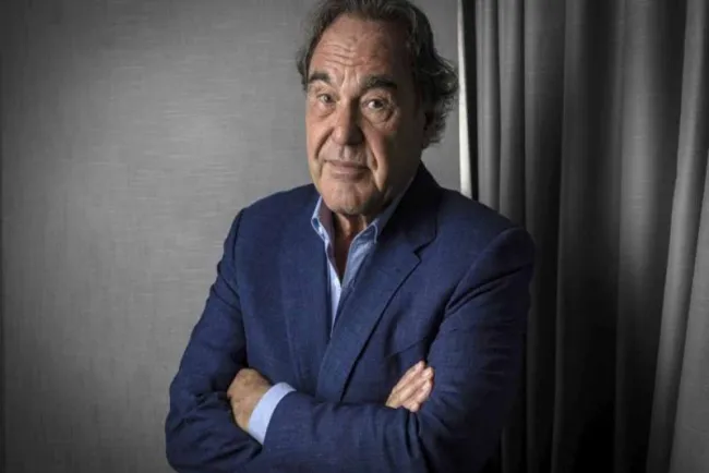 Oliver Stone revisita asesinato de JFK en nuevo documental