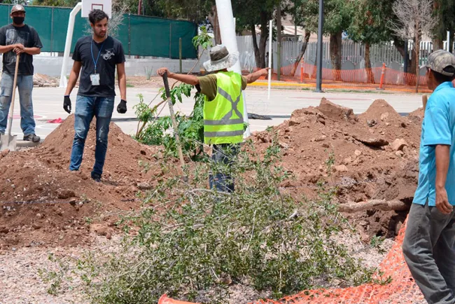 Preocupa destrucción de cancha en unidad deportiva