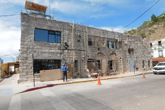 Rescatan identidad de edificio municipal