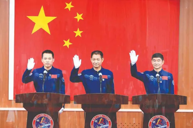 ¡Orgullo para el pueblo chino! Tres de sus astronautas están comisionados en el espacio