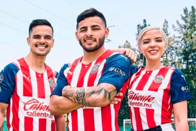 Chivas resalta la mexicanidad en nuevos uniformes