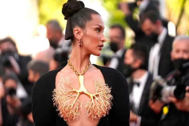 Mascarillas, besos, heroínas... lo que dio que hablar en el Festival de Cannes