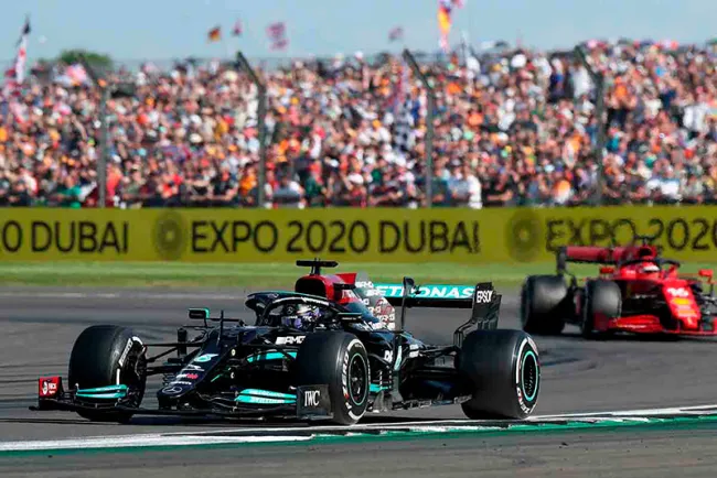 Hamilton logra un polémico triunfo en el GP de Gran Bretaña.