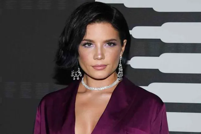 Halsey anuncia el nacimiento de su primer bebé