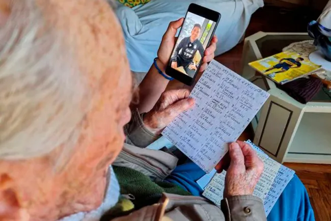 La pasión de este abuelito captó la atención de Messi