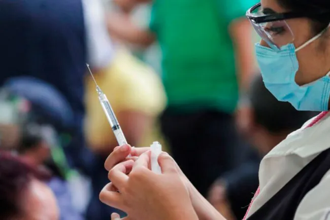 Cancelan registros de vacunas a menores