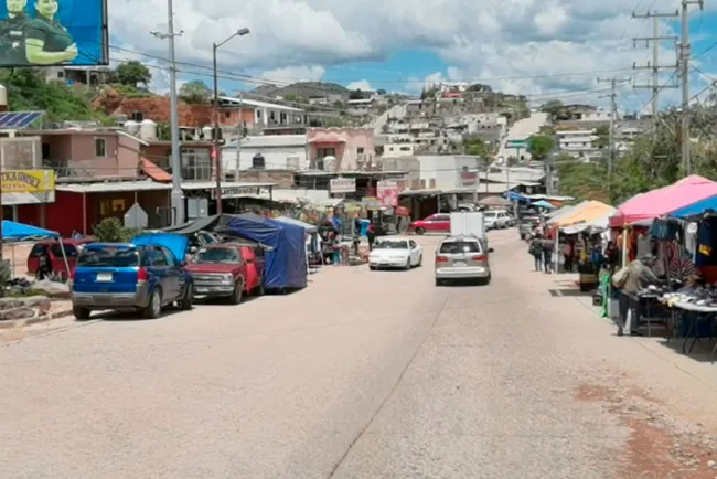 Tiangueros recuperan sus ventas poco a poco